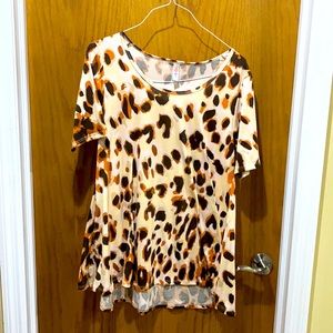 LulaRoe Perfect T Leopard Size Medium GUC